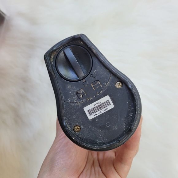 simplehuman 8 oz. Touch-Free Sensor Liquid Soap Pump Dispenser with Soap Sample - Picture 7 of 10